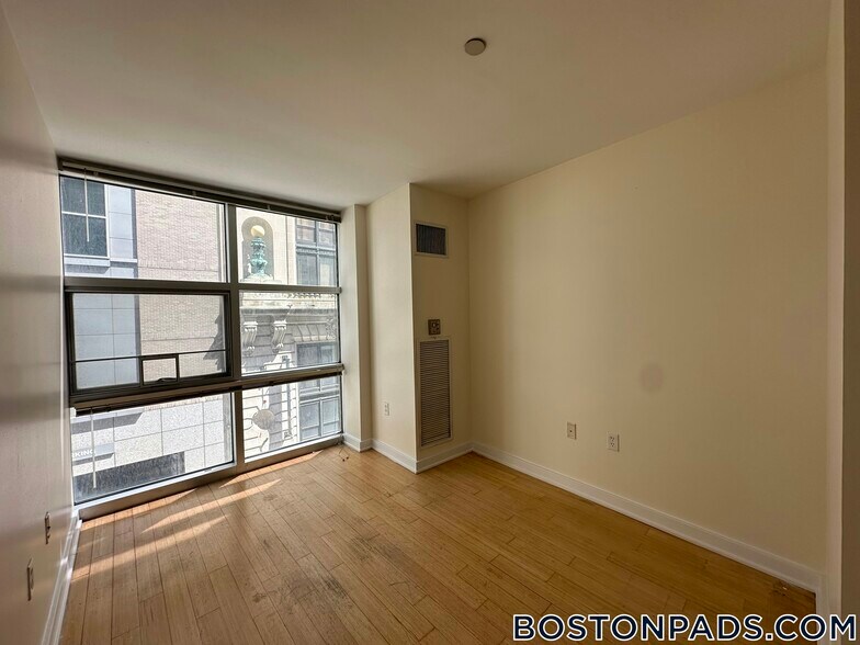 Building Photo - 40 Boylston St