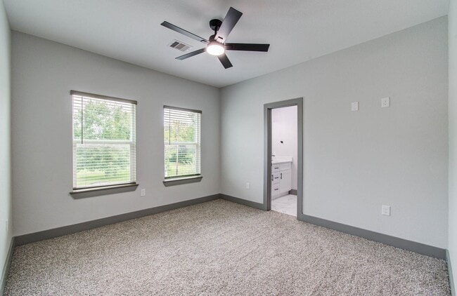 Building Photo - 1063 South Ln