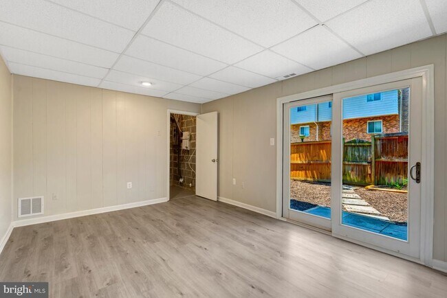 Building Photo - 7065 Leewood Forest Dr