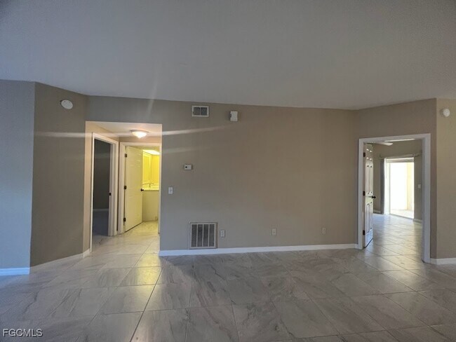 Building Photo - 5612 Rose Garden Rd