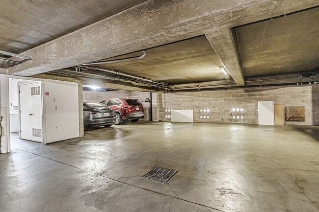Building Photo - Top-Floor Corner Condo Near Downtown Palo ...