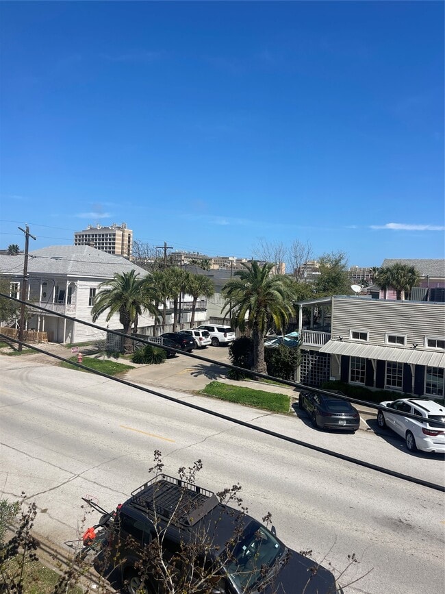 Building Photo - 1402 Winnie St