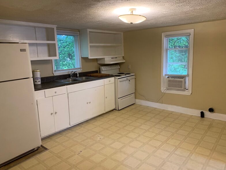 Large, sunny kitchen - 109 1/2 Tuggle Street