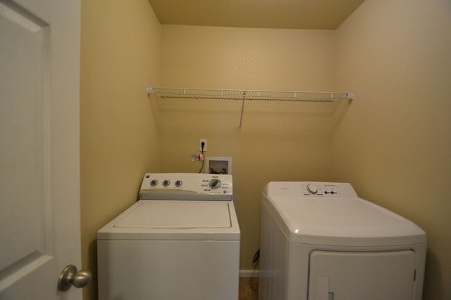 Building Photo - Beautiful Home Near Woodmen & Black Forest