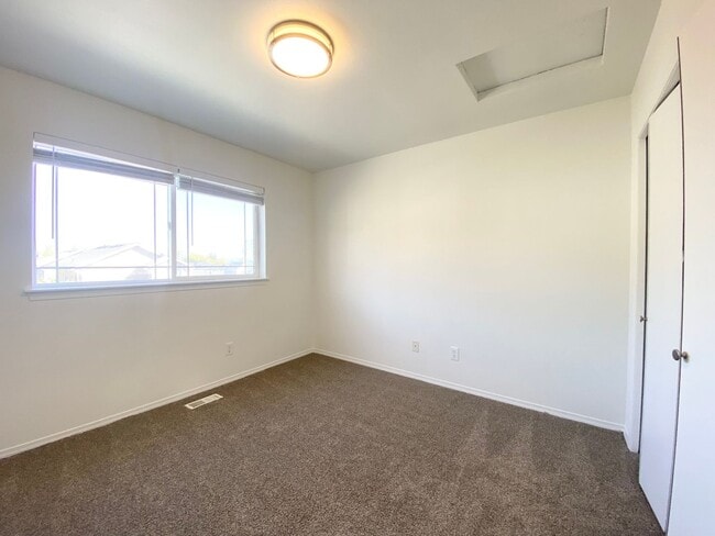 Building Photo - Fully renovated 4 bedroom Auburn Home