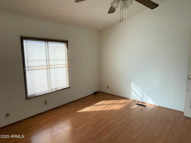 Building Photo - 11275 N 99th Ave