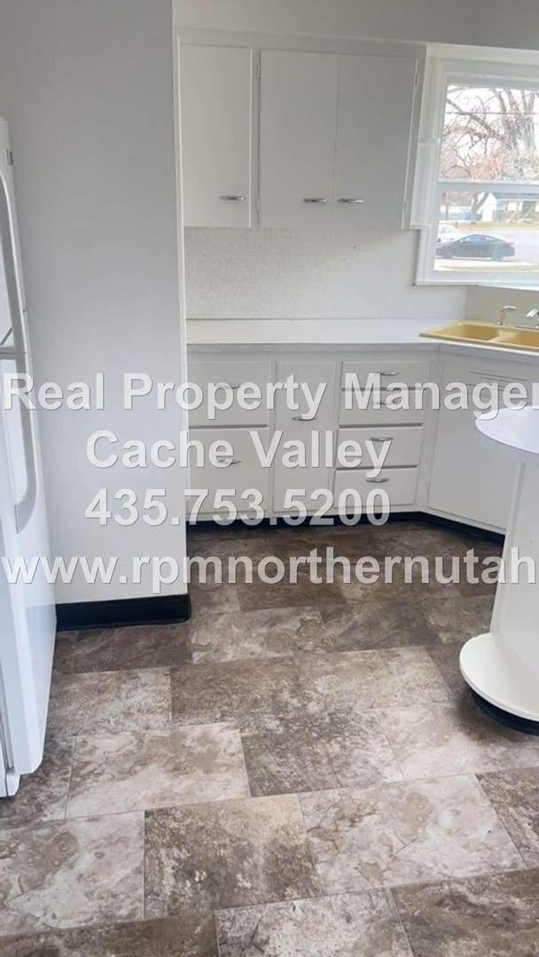 Building Photo - 2 br unit, on corner lot in Smithfield! Available for immediate move-in!