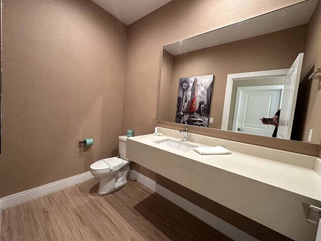 Building Photo - 7534 Brooklyn Dr