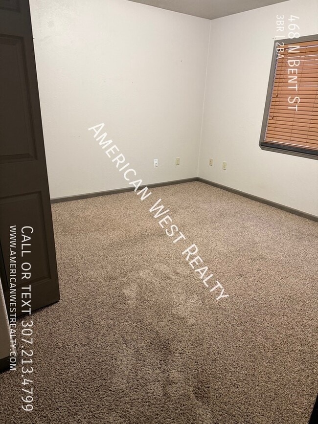 Building Photo - 468 N Bent St