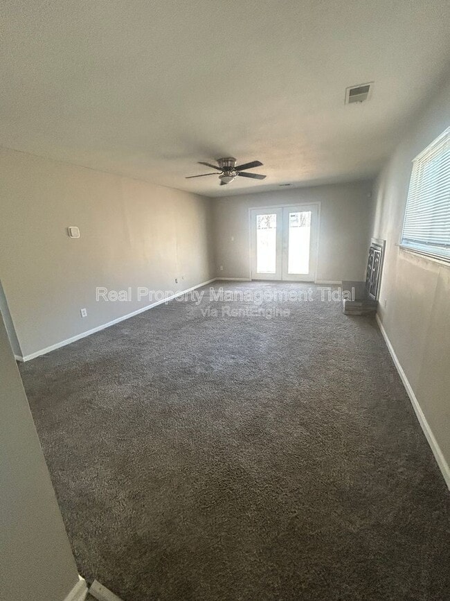 Building Photo - 1083 Tall Oak Dr