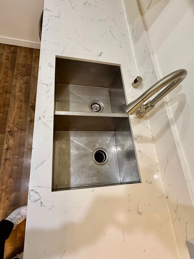 Building Photo - 11511 Rochester Ave