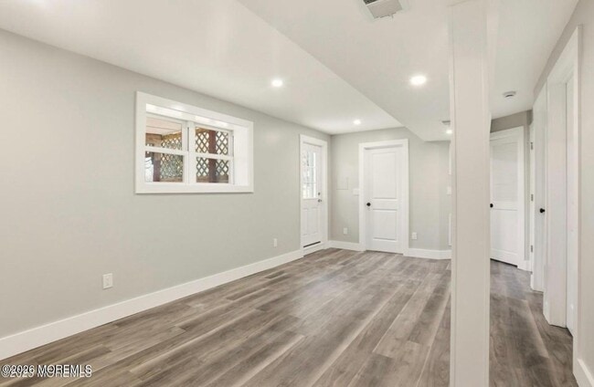 Building Photo - 112 Manhattan St