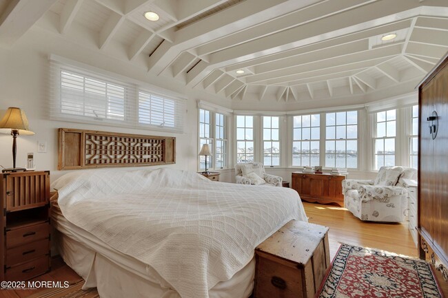 Building Photo - 323 Cove Dr