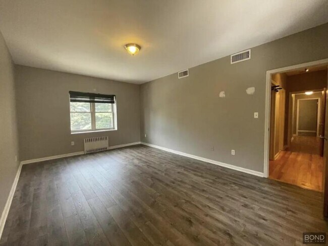Building Photo - 3 bedroom in Queens NY 11418
