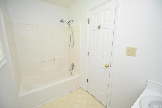 Building Photo - 124 Trafalgar Ln
