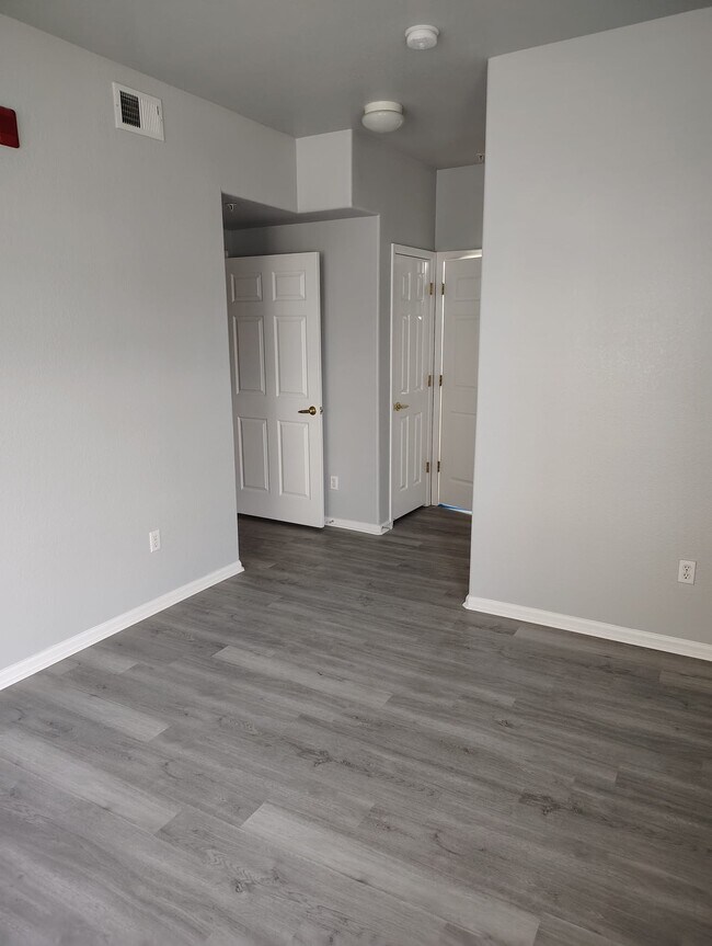 Building Photo - 15700 E Jamison Dr