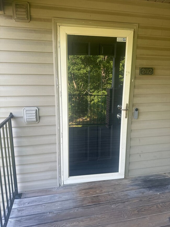 Building Photo - 2 bedroom/ 2 bath Woods of St Andrews condo available for rent in 40214 -  $1,200/month