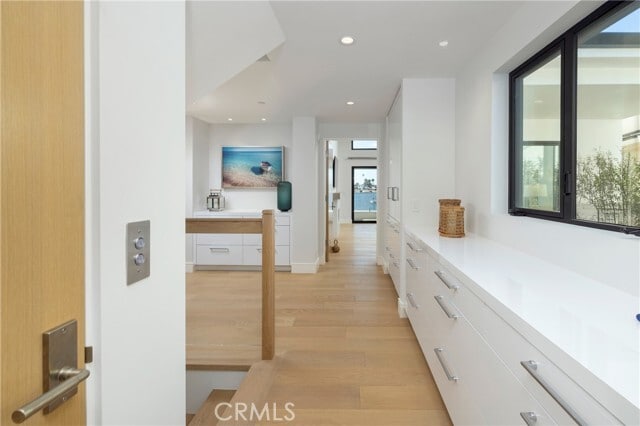 Building Photo - 130 S Bay Front