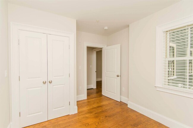 Building Photo - 131 Columbia St