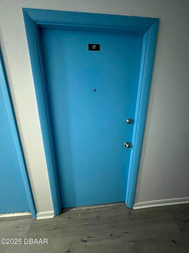 Building Photo - 1850 S Park Ave