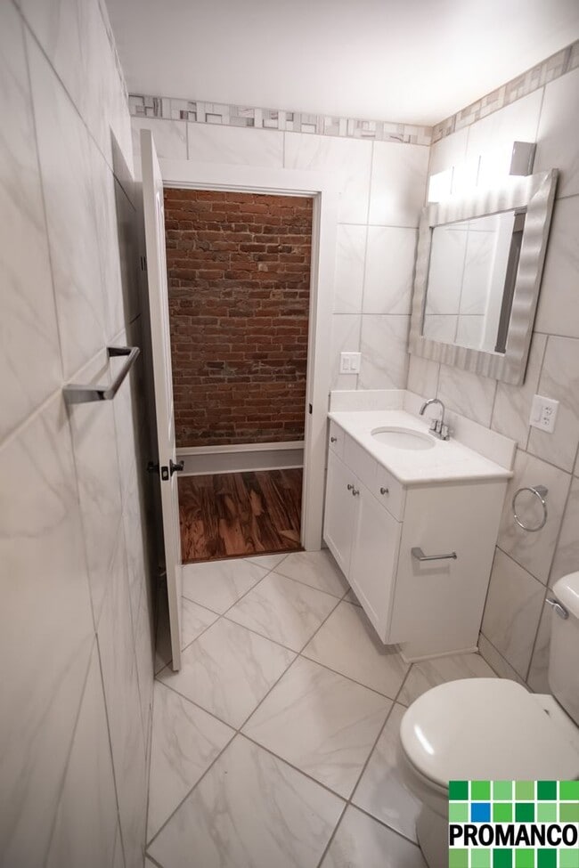 Building Photo - Downtown Luxury Loft Apartment