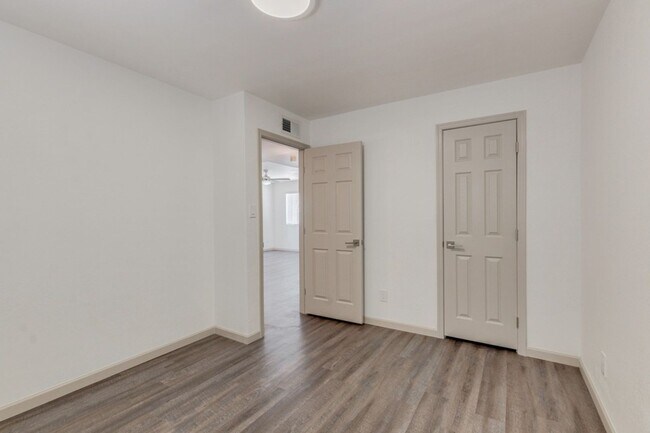 Building Photo - South Scottsdale - Two Bedroom with $0 Move in Special!