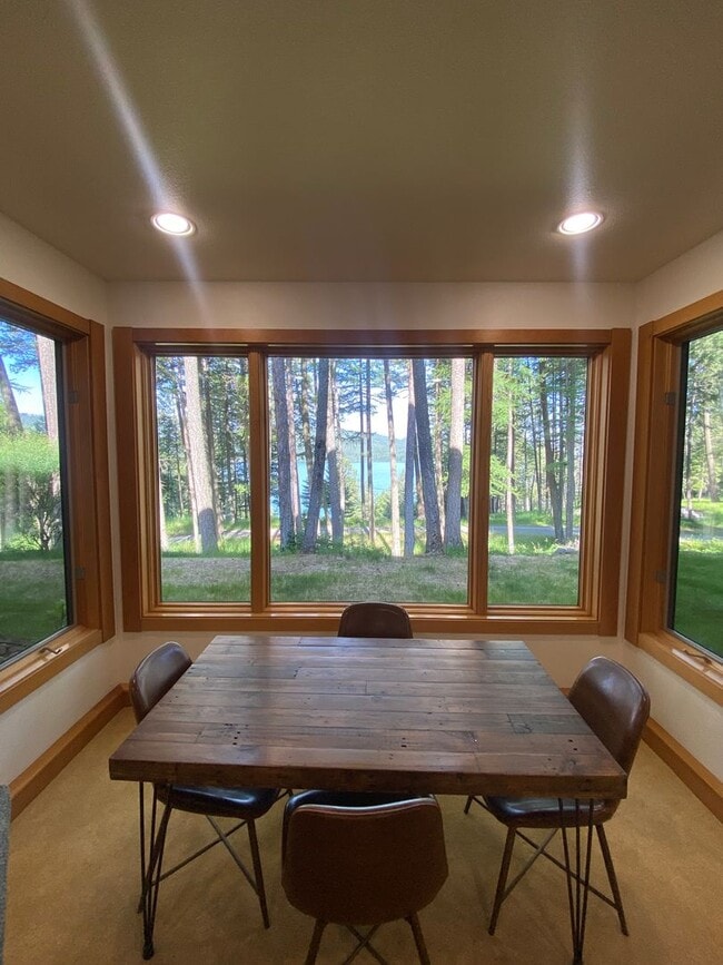 Building Photo - Hidden Whitefish Lake 3 bedroom Furnished ...