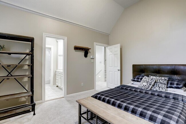 Building Photo - 127 E Bracebridge Cir