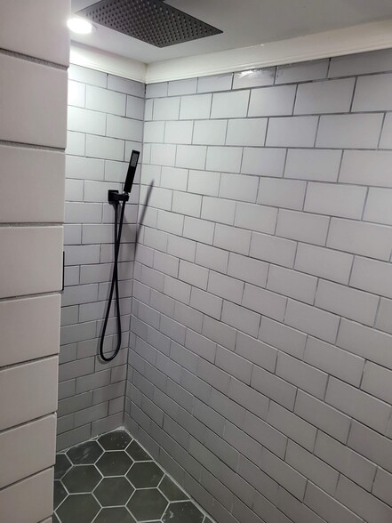 Building Photo - 153 E High St