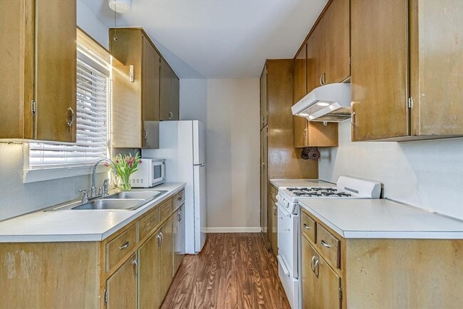 Building Photo - 1000 Possum Trot St