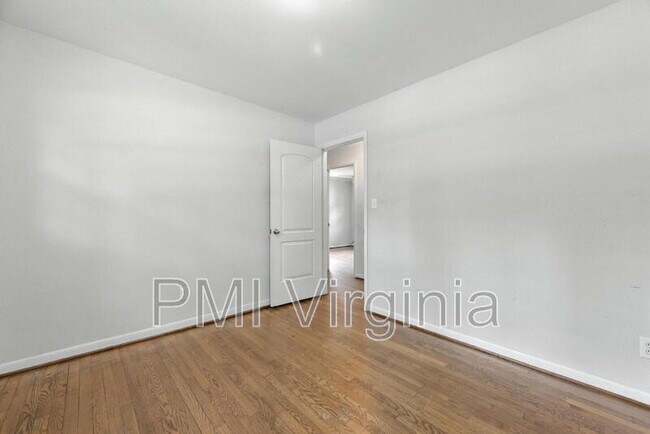 Building Photo - 52 Wimbledon Terrace