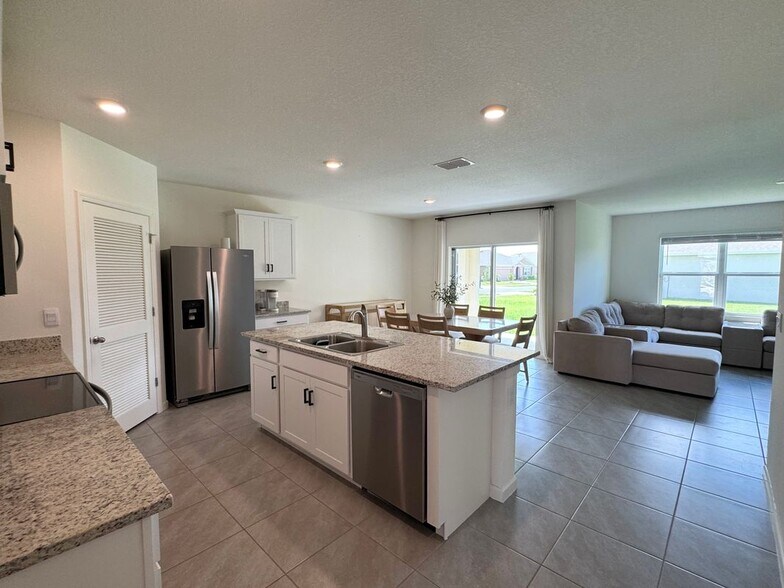 Building Photo - 946 Dugan CIR SE