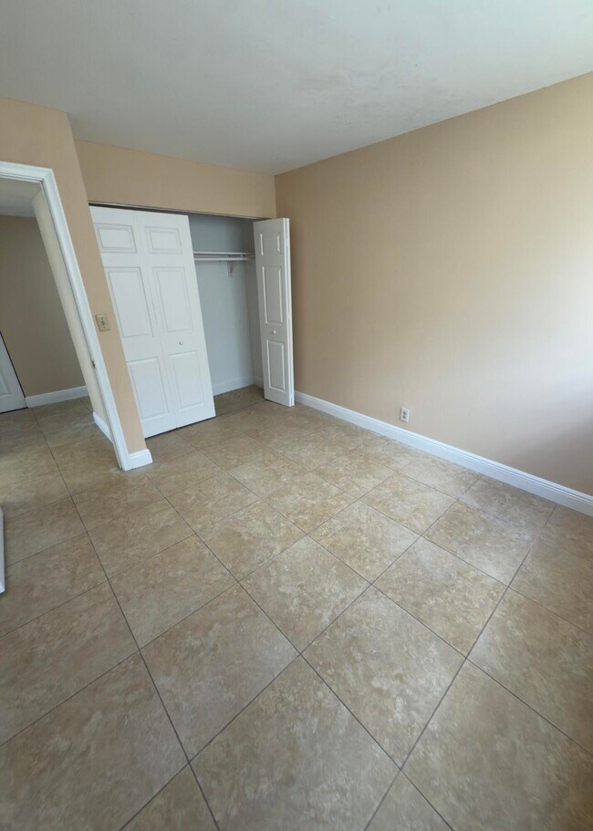 Building Photo - 1880 N Congress Ave