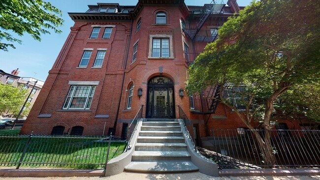 Building Photo - 1 Gloucester St