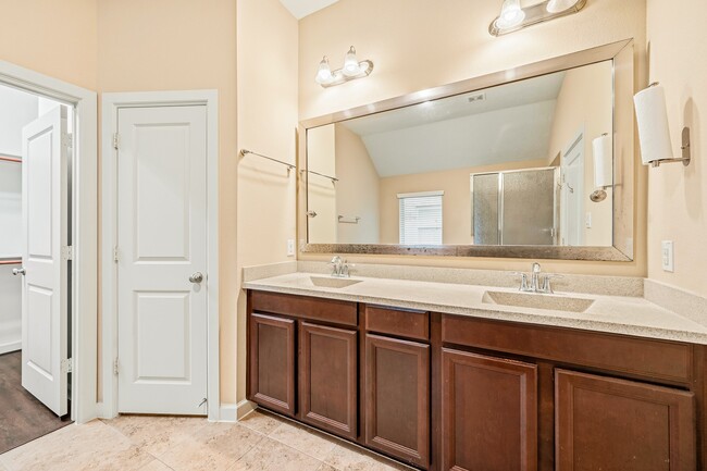 Building Photo - 18315 E Willow Oak Bend Dr