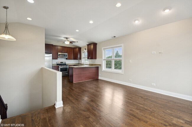 Building Photo - 3519 W Medill Ave