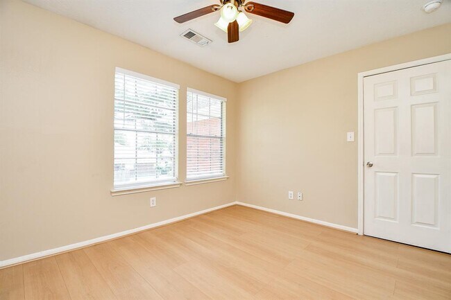 Building Photo - 11707 Turtle Lake Dr