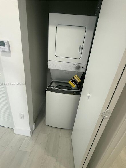 Building Photo - 909 E 24th St