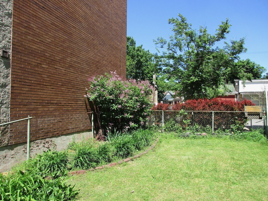 Building Photo - 3426 N Lincoln Ave