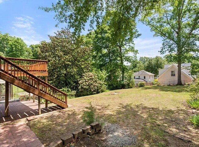 Building Photo - 2432 Westfield Ave