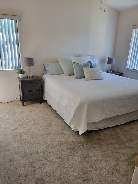 Master Bedroom - 2050 Hunters Glen Dr