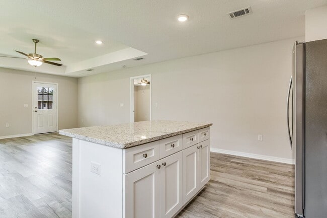 Building Photo - Contemporary Living in Milton!