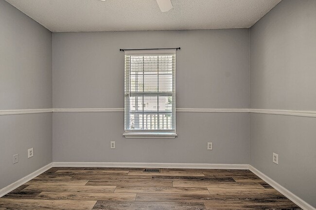 Building Photo - 105 St James Pl