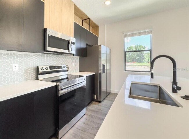 Building Photo - 3229 Energy Dr