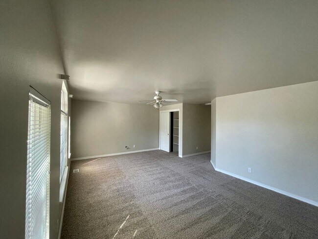 Building Photo - 378 S Winthrop Way