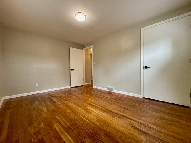 Building Photo - 3914 Evergreen Dr