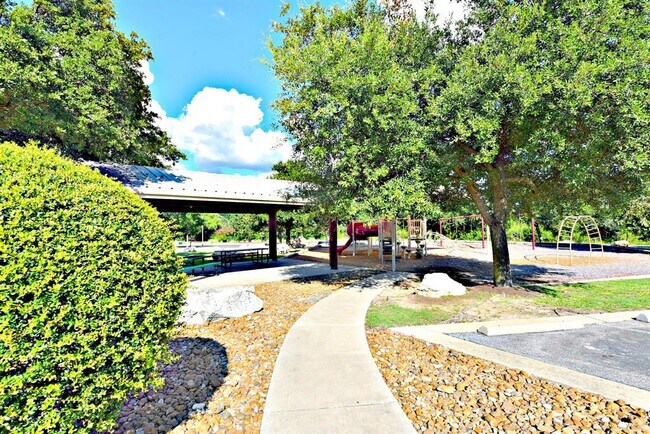 Building Photo - 104 Mertz Ln