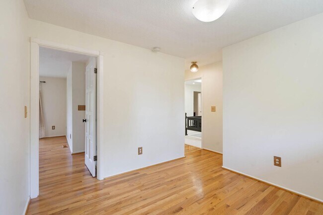 Building Photo - 13745 Cameo Ct
