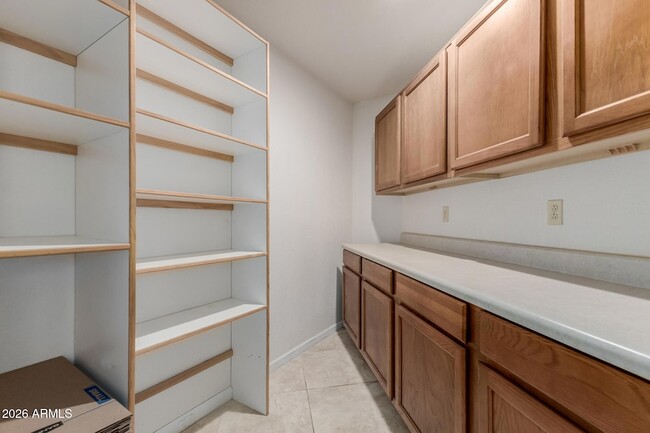 Building Photo - 6140 E Peak View Rd