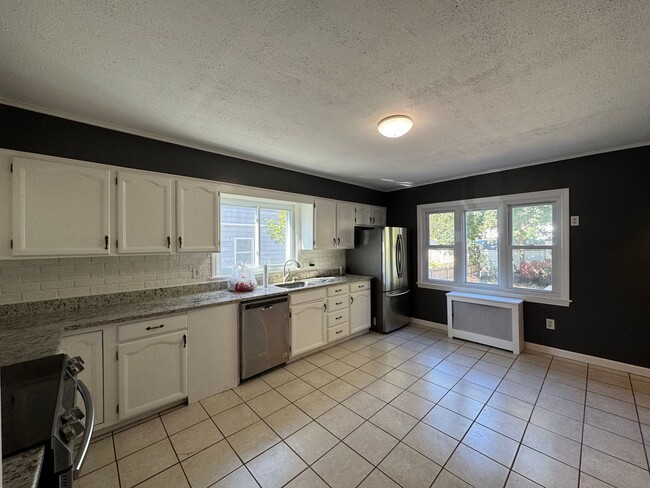 Building Photo - Spacious 4-Bedroom Home with Upgrades and ...